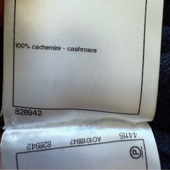 CHANEL women cashmere dress size 46FR or 12 US Authentic Retail 3500$ - Picture 10 of 12